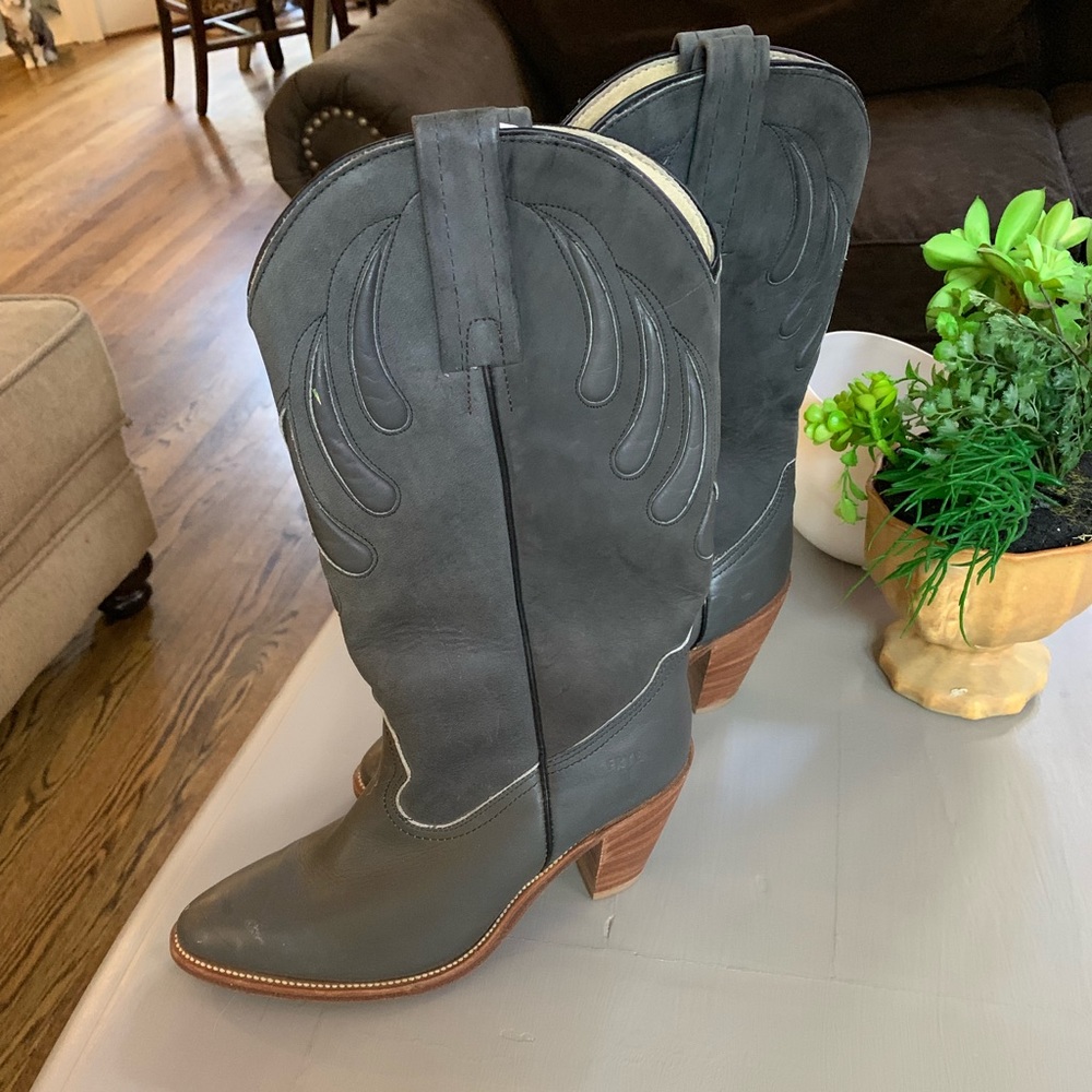 Authentic gray Frye boots sz 7.5